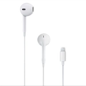 NWT Apple White Wired EarPods Headphones with Lightning Connector